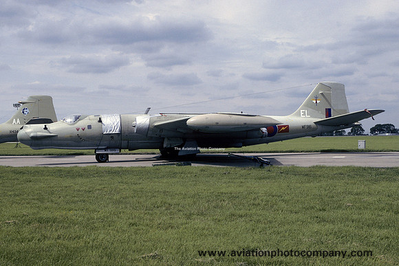 RAF 360 Squadron English Electric Canberra T.17A WF916/EL (1992)