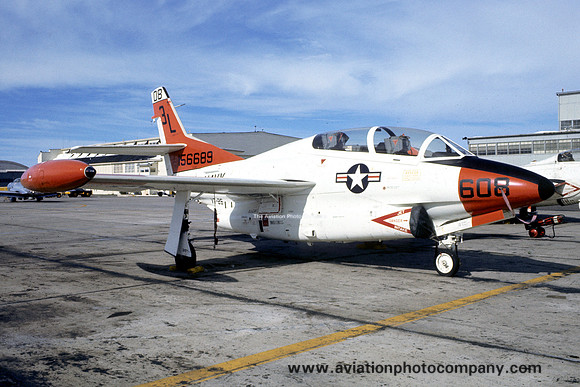 US Navy VT-24 North American T-2C Buckeye 156689/3L (1973)