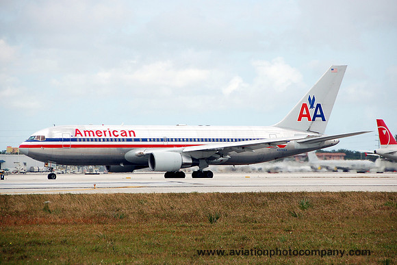 American Airlines Boeing 767-200 N328AA at Miami IAP (2008)