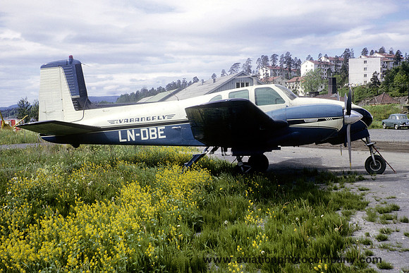 Varangfly Beech Twin Bonanza LN-DBE (1963)