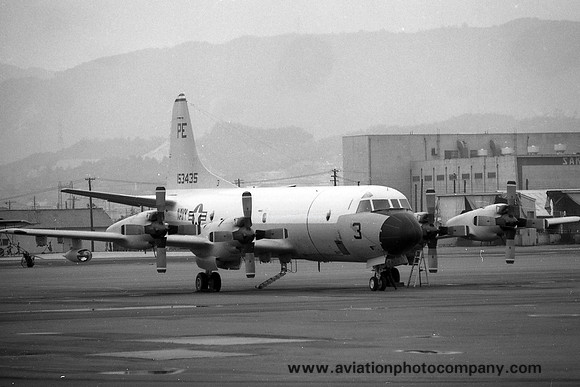 US Navy VP-19 Lockheed P-3B Orion 153435/PE3 (1968)