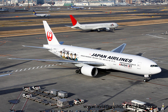 Japan Airlines Boeing 777-200 JA8979 'Arashi Jet' at Tokyo Haneda (2012)
