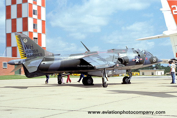USMC VMA-542 Hawker Siddeley AV-8A Harrier 158959/WH-21 (1974)