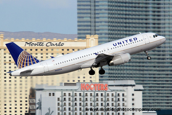 United Airlines Airbus A320-200 N424UA at Las Vegas IAP (2014)