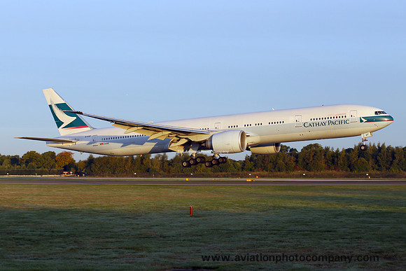 Cathay Pacific Boeing 777-300ER B-KOF at Manchester (2015)