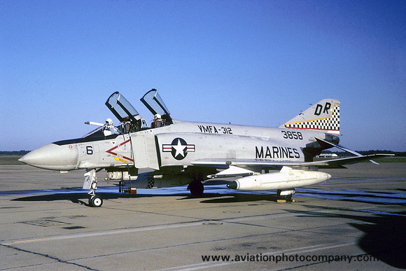 USMC VMFA-312 McDonnell F-4J Phantom 153858/DR-6 (1973)