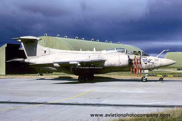 RAF Blackburn Buccaneer S.2 XX885/L in Gulf War marks (1991)