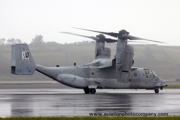 USMC VMM-365 Bell-Boeing MV-22B Osprey 166719/YM-09 at Lajes (2013)