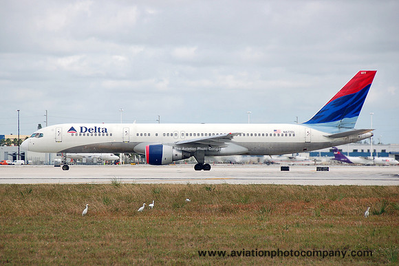 Delta Airlines Boeing 757-200 N677DL at Miami IAP (2008)