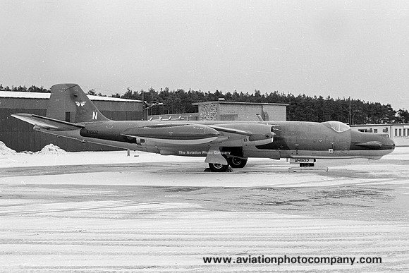 RAF 360 Squadron English Electric Canberra T.17 WH902/N (1977)