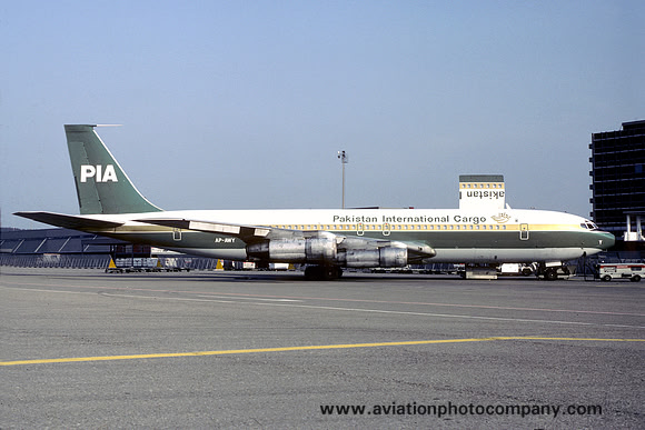 PIA Pakistan International Cargo Boeing 707-300C AP-AWY (1981)