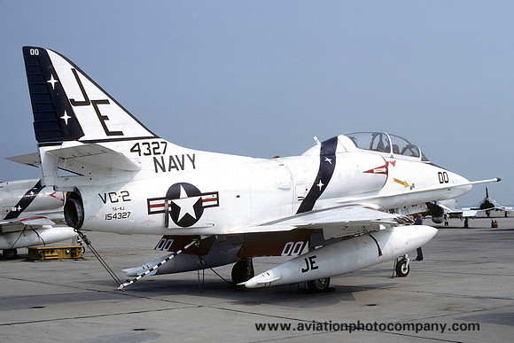 US Navy VC-2 Douglas TA-4J Skyhawk 154327/JE-00 (1975)