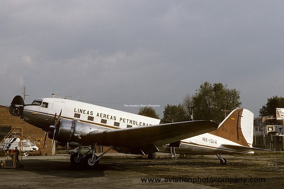 Lineas Aereas Petroleras Douglas C-47 Dakota HK1514 (1994)