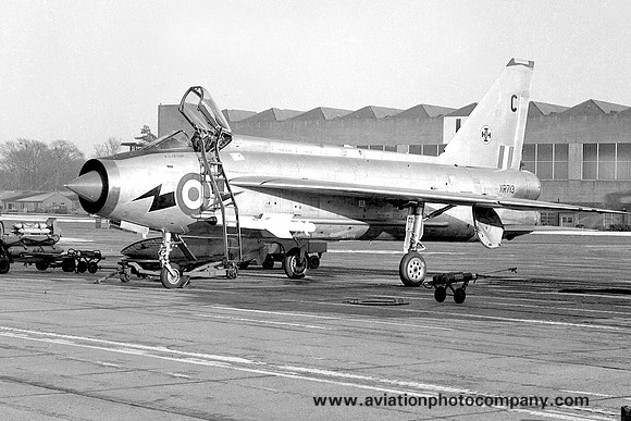 RAF 111 Squadron English Electric Lightning F.3 XR713/C (1967)