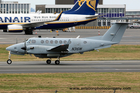 US Army Beech King Air 350 N316W at Prestwick (2013)