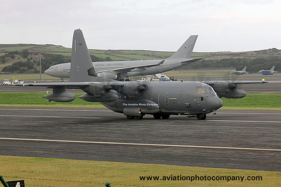 USAF 1 SOW 9 SOS Lockheed MC-130J Commando II 09-5711 at Lajes (2015)