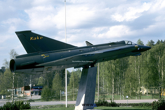 Finnish Air Force SAAB J-35A Draken displayed at Halli (2005)