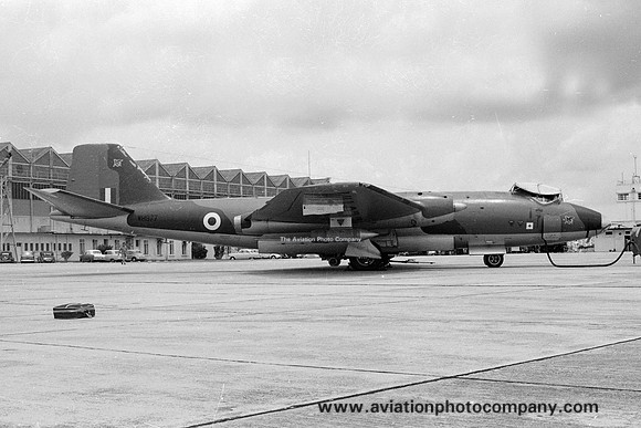 RAF 45 Squadron English Electric Canberra WH977 at RAF Tengah (1966)