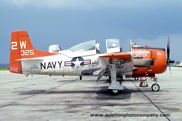 US Navy VT-3 North American T-28B 137648/2W-325 (1974)