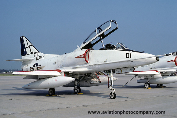 USN VC-2 Douglas TA-4J 155110/JE01 (1978)