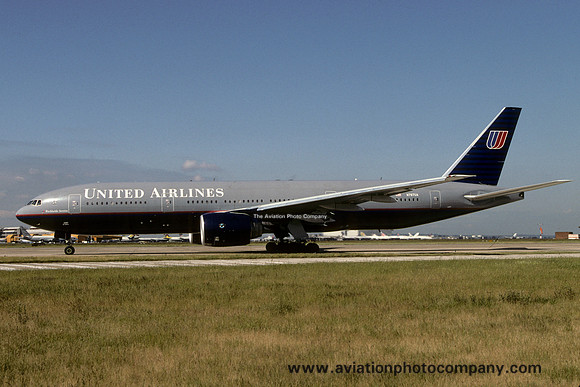 United Airlines Boeing 777-200 N787UA at London Heathrow (1999)
