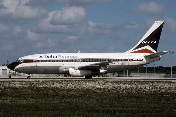 Delta Express Boeing 737-200 N307DL (2000)