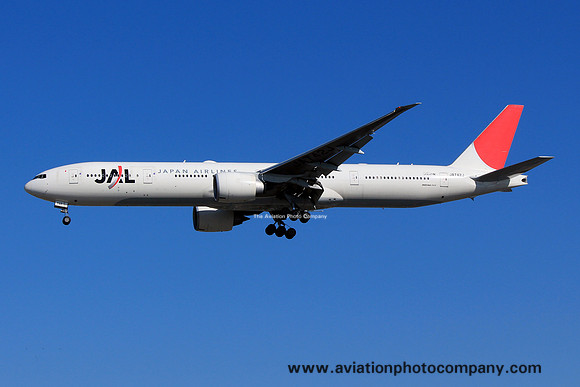 JAL Boeing 777-300ER JA742J at Los Angeles IAP (2013)