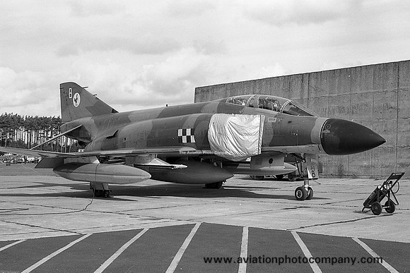 RAF 43 Squadron McDonnell F-4K Phantom FG.1 XV574/B (1969)