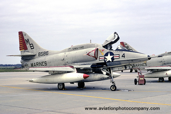USMC VMA-142 Douglas A-4L 148586/MB-4 (1974)