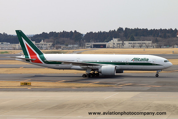 Alitalia Boeing 777-200ER EI-ISD at Tokyo Narita (2015)