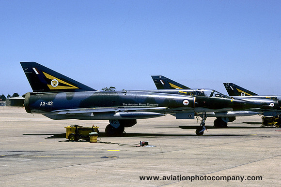 RAAF 2 OCU Dassault Mirage 3OF A3-42 (1981)