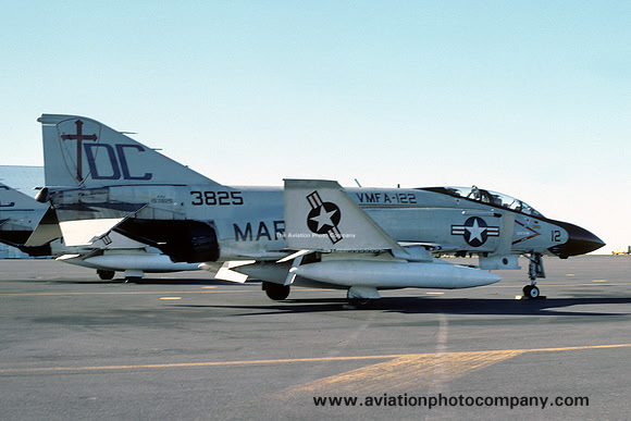 USMC VMFA-122 McDonnell F-4J Phantom 153825/DC-12 (1976)