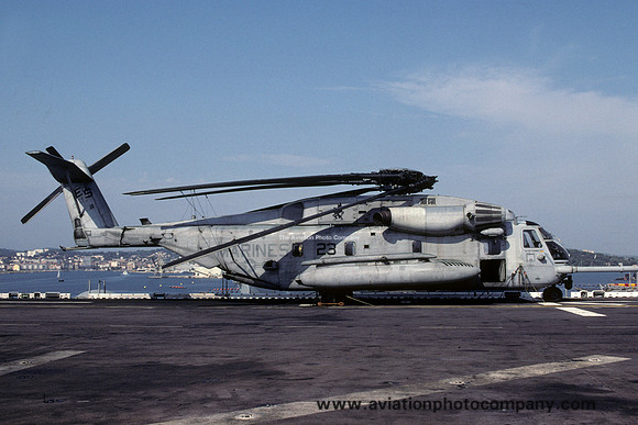 USMC HMM-266 Sikorsky CH-53E 162492/ES-23 on USS Kearsage (2001)
