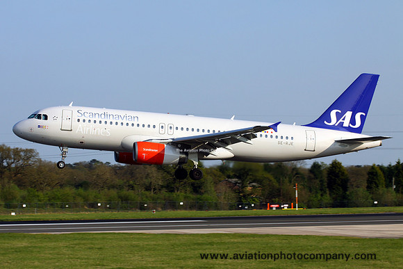 SAS Airbus A320-200 SE-RJE at Manchester (2013)