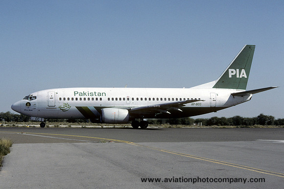 PIA Boeing 737-300 AP-BCC (1998)