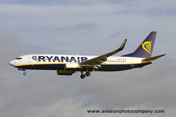 Ryanair Boeing 737-800 EI-EVZ at Manchester (2013)