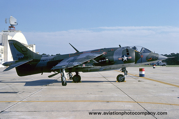 USMC VMAT-203 HS AV-8A Harrier 159256/KD-29 (1975)