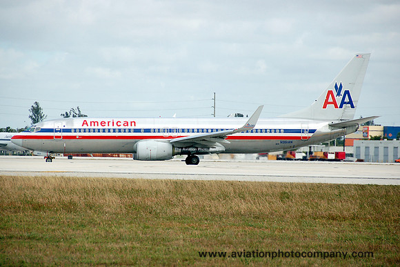 American Airlines Boeing 737-800 N961AN at Miami IAP (2008)