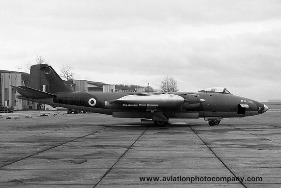 RAF 14 Squadron English Electric Canberra B(I).8 WT366/K (1969)