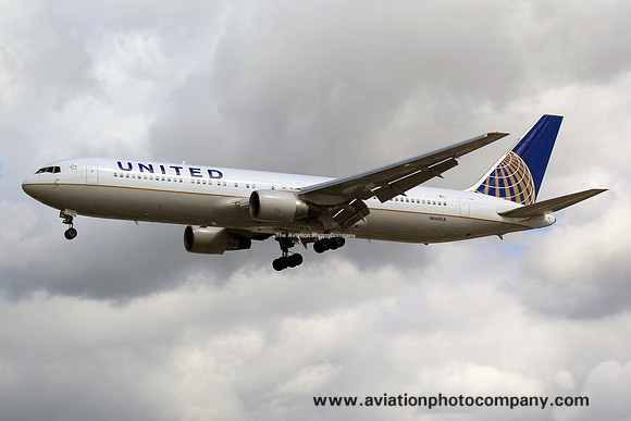 United Airlines Boeing 767-300 N660UA at London Heathrow (2015)