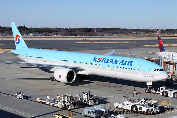 Korean Air Boeing 777-300ER HL8208 at Tokyo Narita (2012)