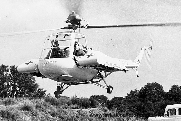 Saro Skeeter G-AMTZ with ambulance pods
