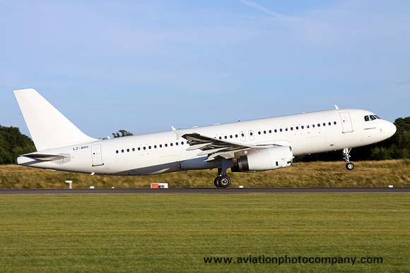 Balkan Airbus A320-200 LZ-BHI at Manchester (2015)
