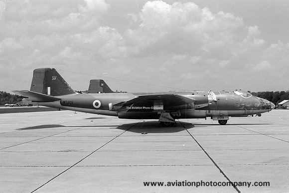 RAF 45 Squadron English Electric Canberra B.15 WT209 at RAF Tengah (1966)