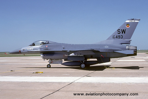 USAF 363 TFW 17 TFS GD F-16A FIghting Falcon 80-0493/SW (1982)