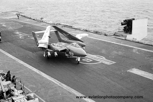 Royal Navy 892 Squadron De Havilland Sea Vixen FAW.1 XJ571/H301 onboard HMS Hermes (1966)