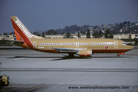 Southwest Boeing 737-300 N635SW at San Diego IAP (1999)