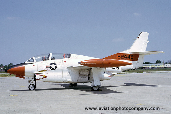USMC North American T-2B Buckeye 152446 (1975)