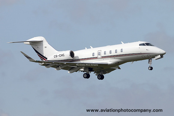 NetJets Bombardier BD-100 Challenger 350 CS-CHC at Prestwick (2016)