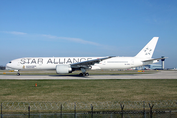 Singapore Airlines Boeing 777-312(ER) 9V-SWJ at Manchester (2013)